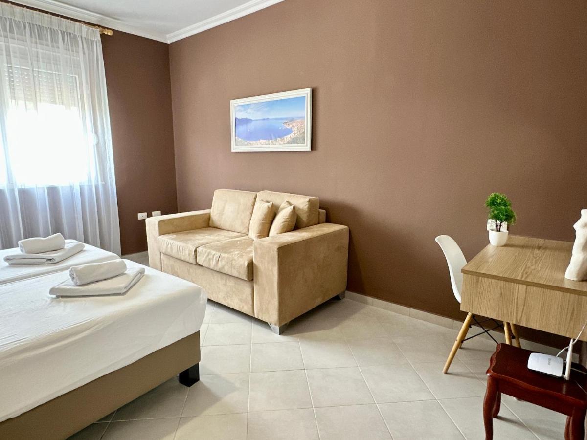 Family Suite Residence Vlorë エクステリア 写真
