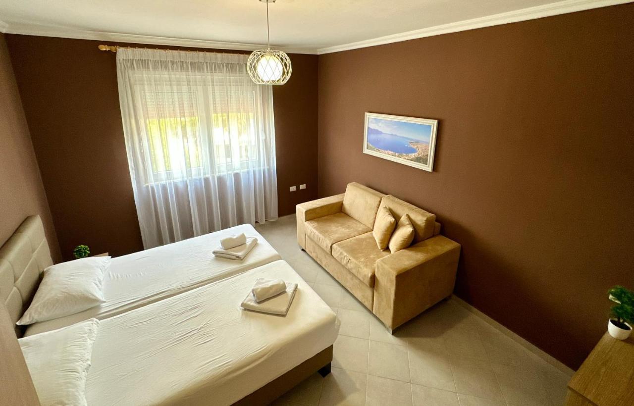Family Suite Residence Vlorë エクステリア 写真