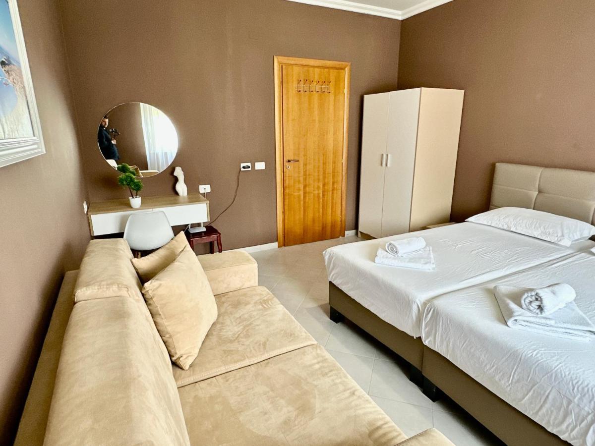 Family Suite Residence Vlorë エクステリア 写真