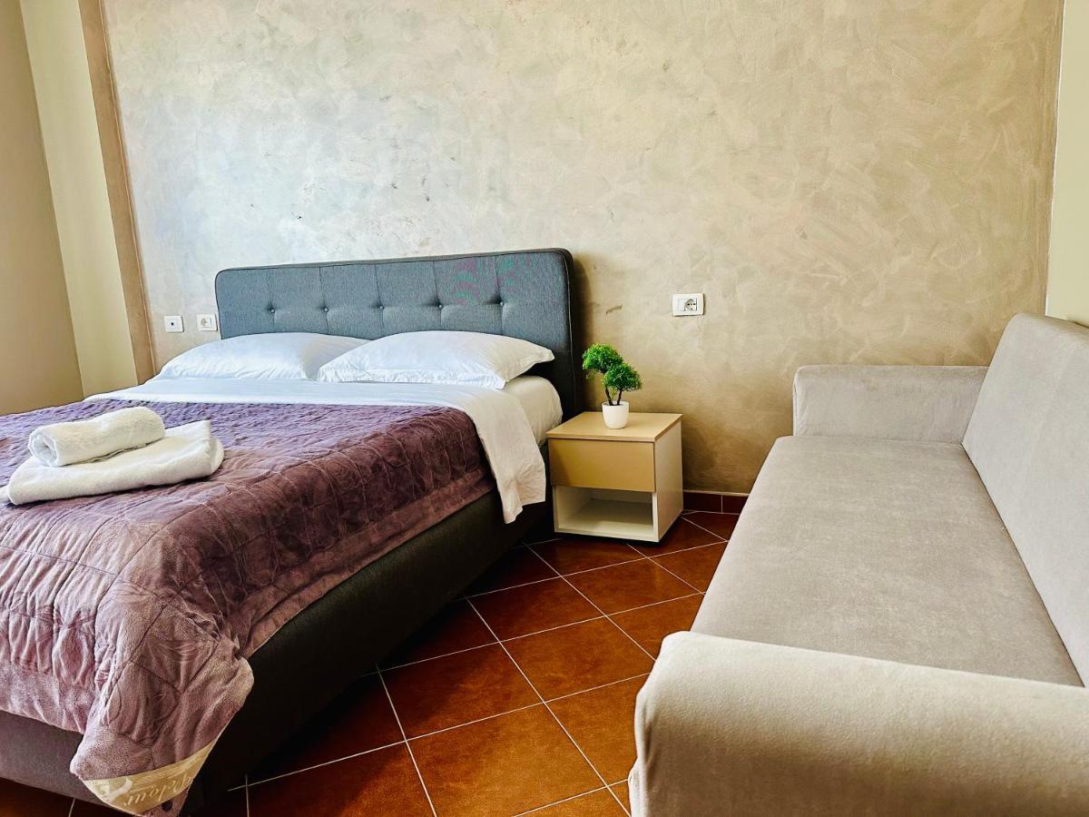 Family Suite Residence Vlorë エクステリア 写真