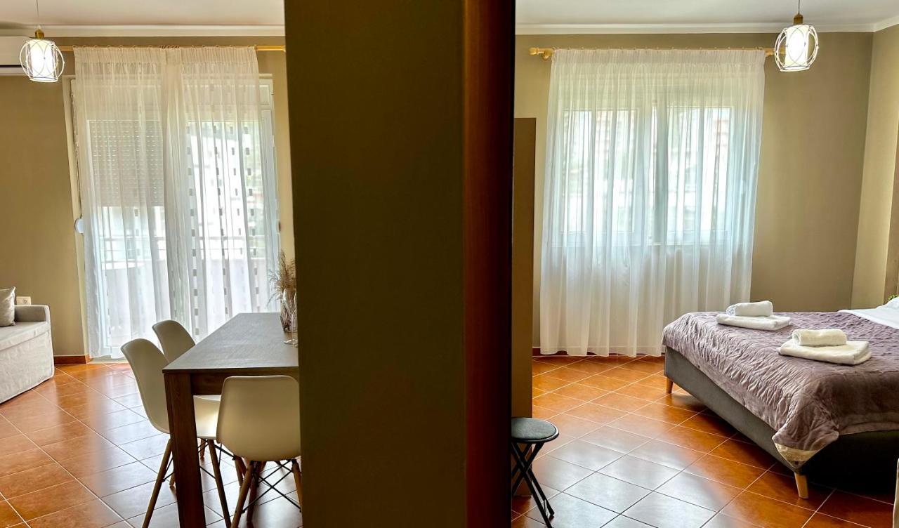 Family Suite Residence Vlorë エクステリア 写真